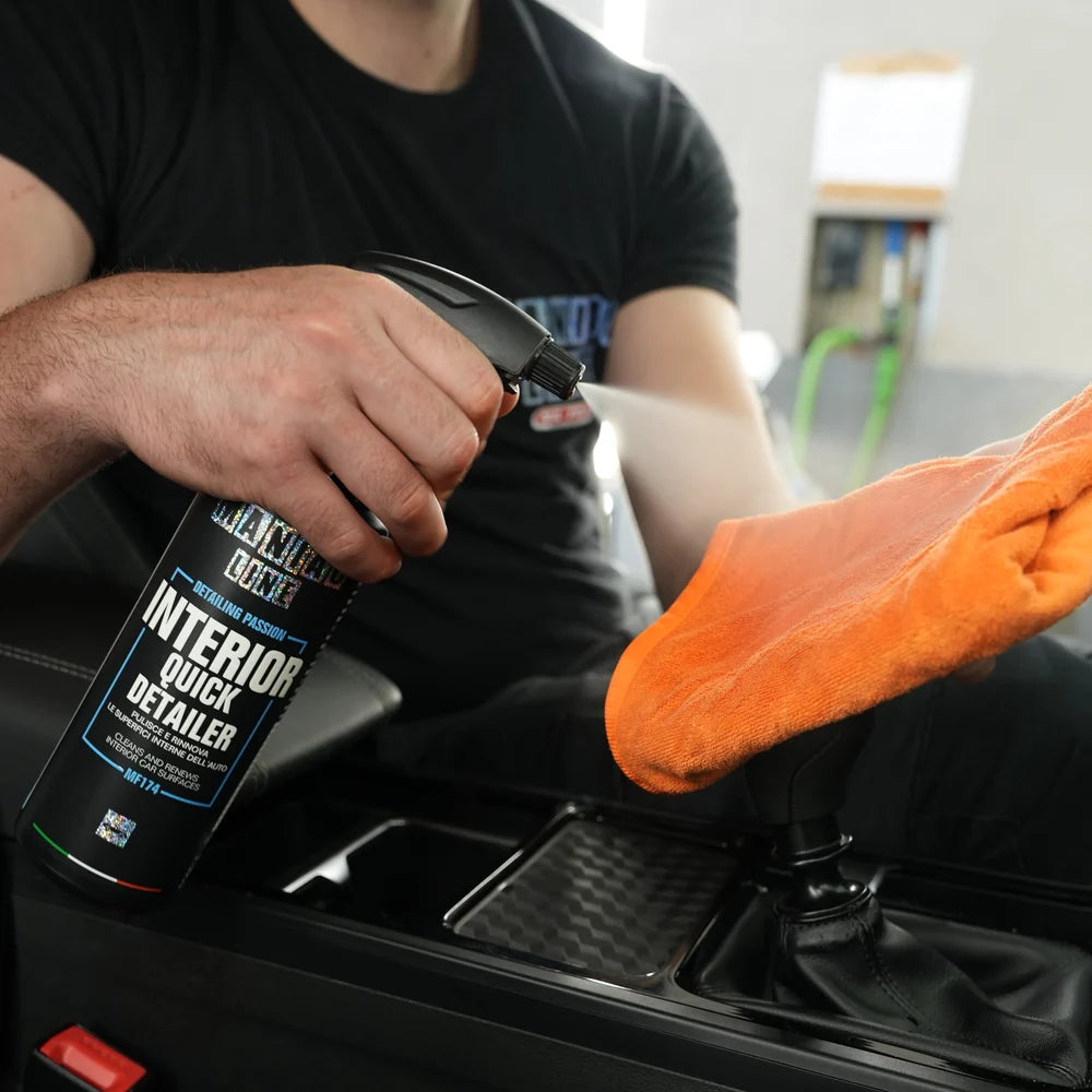 INTERIOR QUICK DETAILER · Nettoie et rénove l'intérieur des voitures · Maniac Line