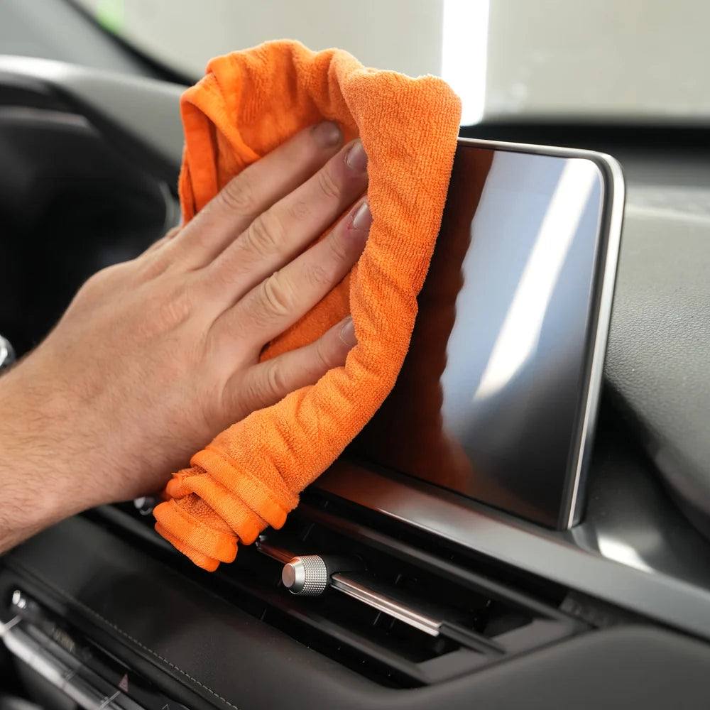 INTERIOR QUICK DETAILER · Nettoie et rénove l'intérieur des voitures · Maniac Line